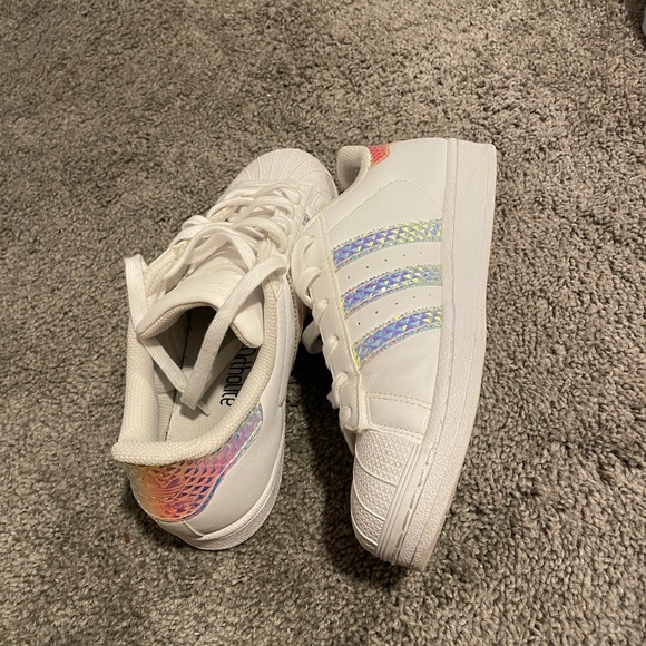 Holographic adidas superstar women’s size 7 - Picture 5 of 7